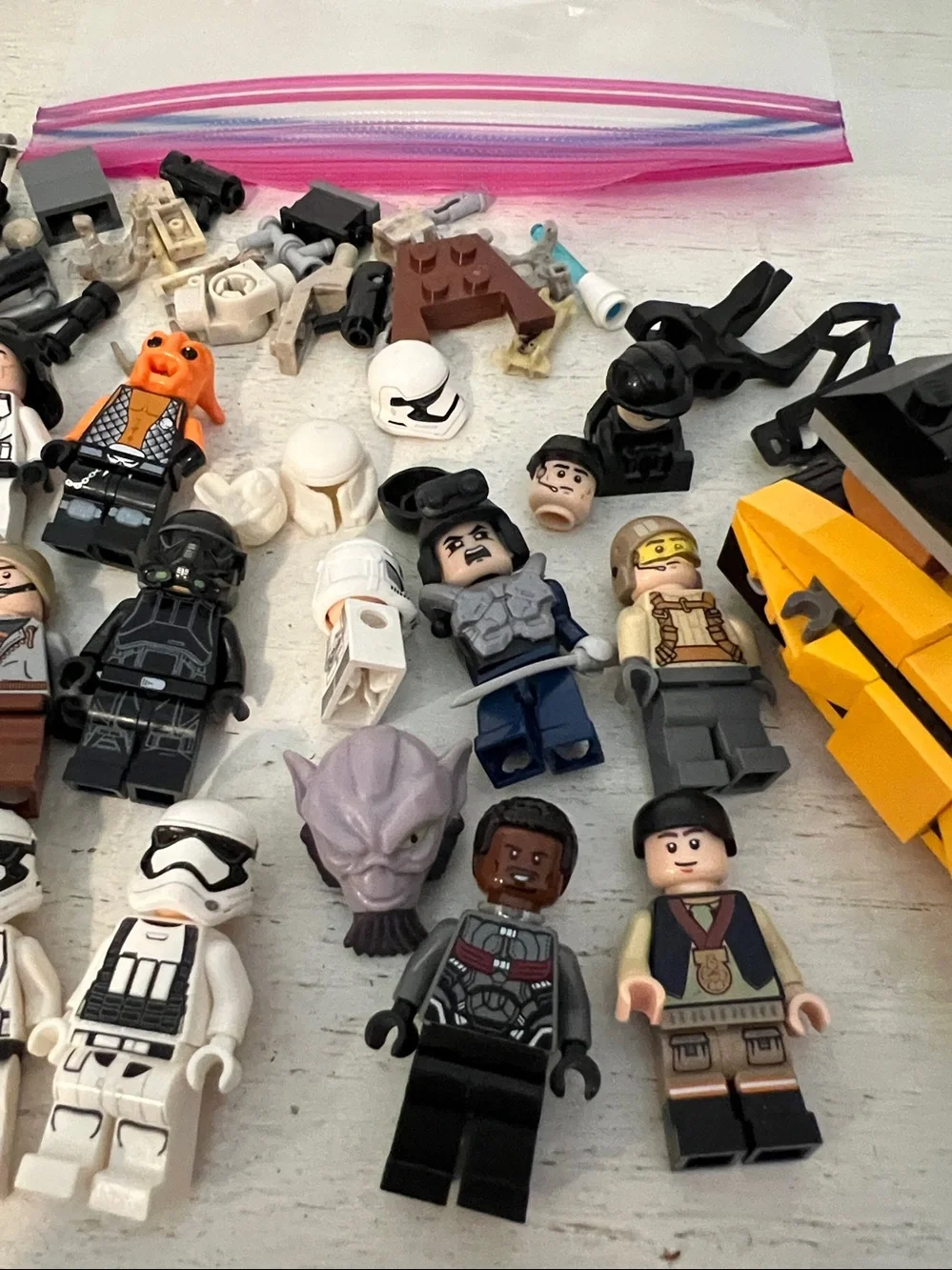 Huge Lot Lego Star Wars mini figures & pieces